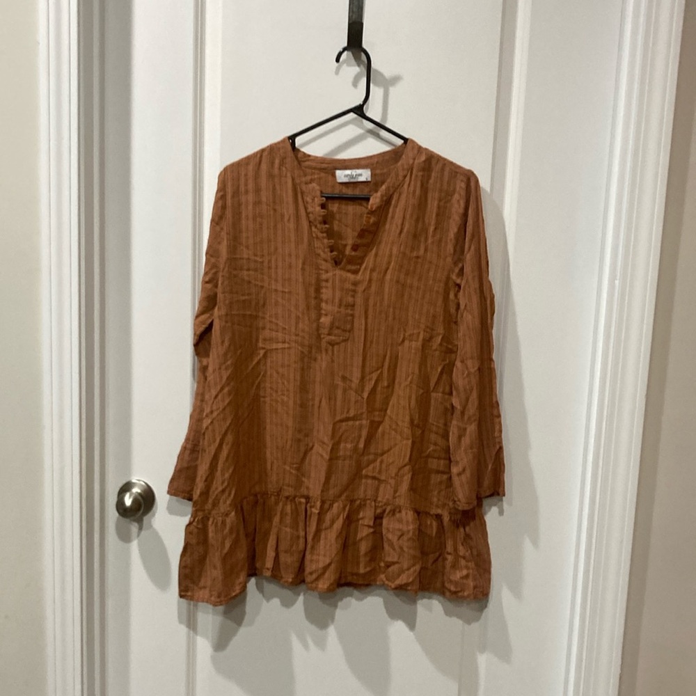 Carly Jean Tunic Size Medium